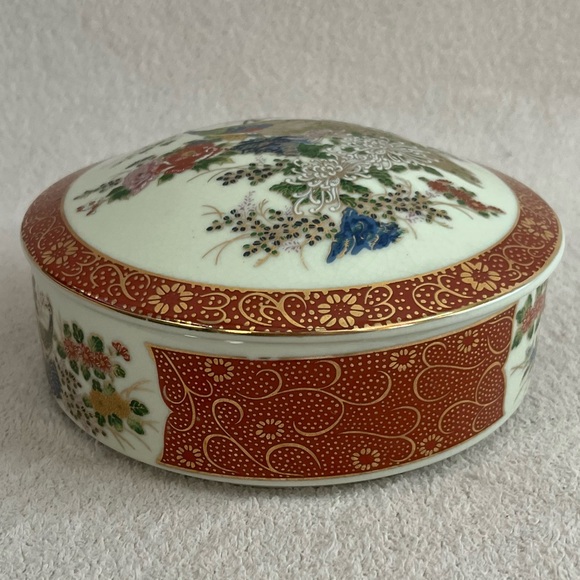 Vintage Japanese Satsuma Porcelain Round Trinket Box Container-Peacock-Red/White - Picture 2 of 7